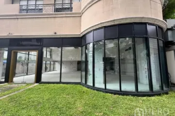 Commercial for rent in Khlong Tan Nuea, Bangkok near BTS Phrom Phong