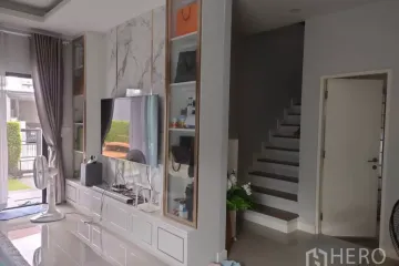 3 Bedroom Office for Sale or Rent in Setthasiri Wongwaen-Lamlukka, Bueng Kham Phroi, Pathum Thani