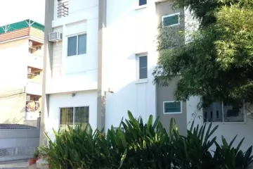 3 Bedroom House for sale in Bang Chak, Bangkok