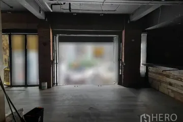 Commercial for rent in Suriyawong, Bangkok near BTS Sala Daeng