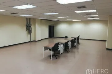 Office for rent in Bang Na, Bangkok near MRT Si Iam