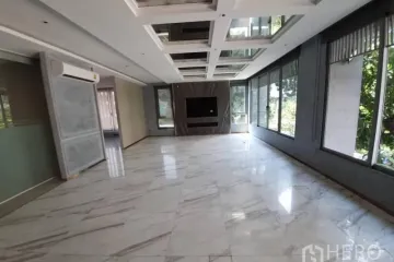 Warehouse / Factory for rent in Khlong Tan Nuea, Bangkok