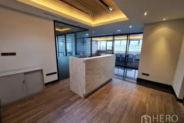 Warehouse / Factory for rent in Si Phraya, Bangkok near MRT Sam Yan