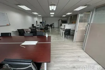 Warehouse / Factory for rent in Khlong Tan Nuea, Bangkok