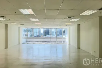 Warehouse / Factory for rent in Khlong Tan Nuea, Bangkok