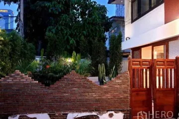 2 Bedroom Warehouse / Factory for rent in Makkasan, Bangkok near MRT Rang Nam