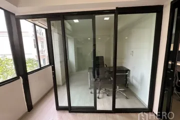 Warehouse / Factory for rent in Khlong Tan Nuea, Bangkok