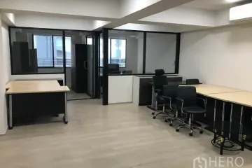 Warehouse / Factory for rent in Khlong Tan Nuea, Bangkok