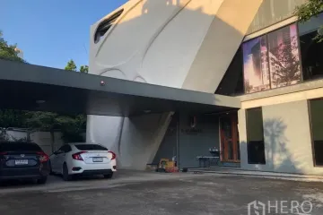 Warehouse / Factory for rent in Phra Khanong, Bangkok near BTS Ekkamai