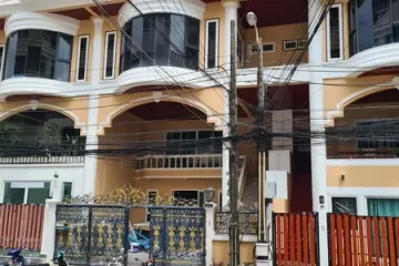 3 Bedroom Warehouse / Factory for rent in Bang Kapi, Bangkok near MRT Pradit Manutham