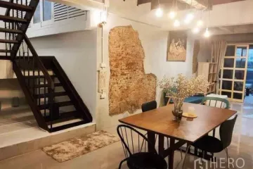 2 Bedroom Warehouse / Factory for rent in Makkasan, Bangkok near MRT Rang Nam