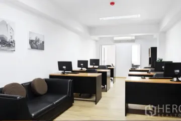 Warehouse / Factory for rent in Khlong Tan Nuea, Bangkok near BTS Thong Lo