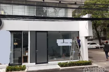 Warehouse / Factory for rent in Khlong Tan Nuea, Bangkok near BTS Thong Lo