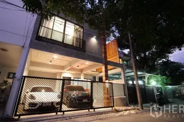 3 Bedroom Warehouse / Factory for rent in Khlong Tan Nuea, Bangkok near BTS Thong Lo