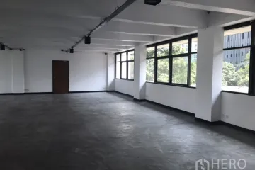 Warehouse / Factory for rent in Khlong Tan Nuea, Bangkok near BTS Thong Lo