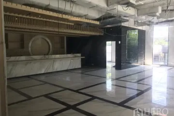 Warehouse / Factory for rent in Khlong Tan Nuea, Bangkok near BTS Phrom Phong