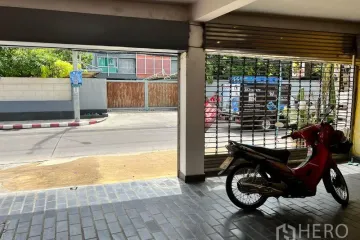 3 Bedroom Warehouse / Factory for rent in Khlong Tan Nuea, Bangkok near BTS Ekkamai