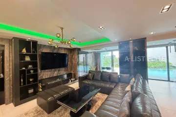 3 Bedroom Condo for sale in Na Kluea, Chonburi