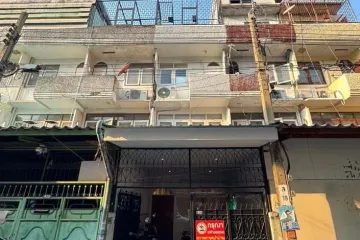Townhouse for Sale or Rent in Yan Nawa, Bangkok