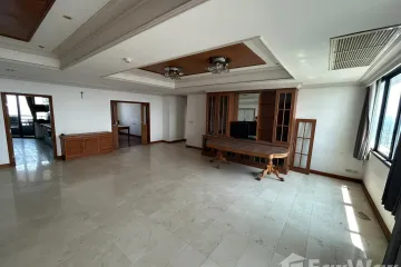 3 Bedroom Condo for sale in Royal River Place, Bang Phong Pang, Bangkok