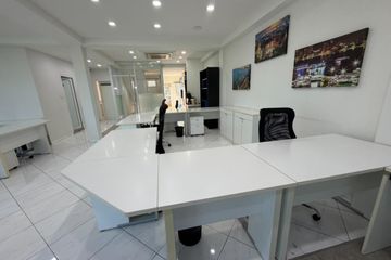 4 Bedroom Commercial for sale in 