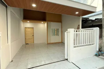 2 Bedroom Townhouse for sale in Na Kluea, Chonburi