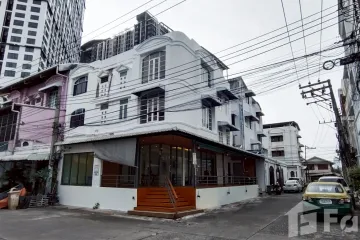 4 Bedroom Townhouse for Sale or Rent in Bang Kapi, Bangkok near MRT Pradit Manutham