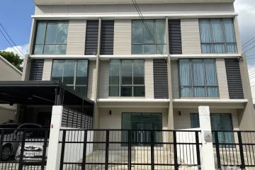 3 Bedroom Townhouse for Sale or Rent in Patio Ladkrabang-Moterway, Thap Yao, Bangkok