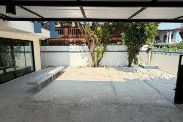 3 Bedroom House for rent in Phra Khanong Nuea, Bangkok