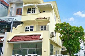 4 Bedroom Townhouse for sale in Lat Phrao, Bangkok