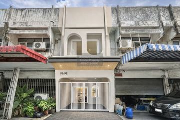3 Bedroom Townhouse for sale in Chan Kasem, Bangkok