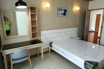 2 Bedroom Condo for sale in Baan Chao Praya, Khlong San, Bangkok near BTS Saphan Taksin