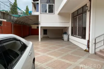3 Bedroom House for rent in Khlong Tan Nuea, Bangkok