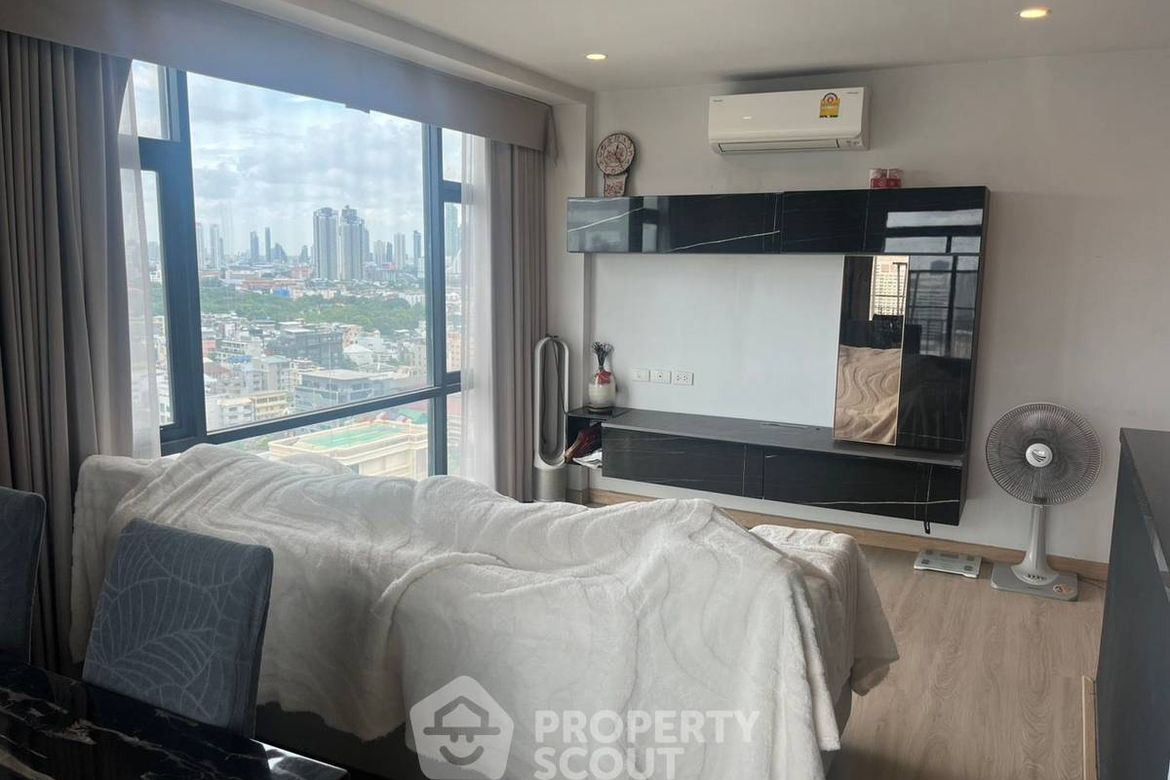 Sathon, Bangkok - Photo 2