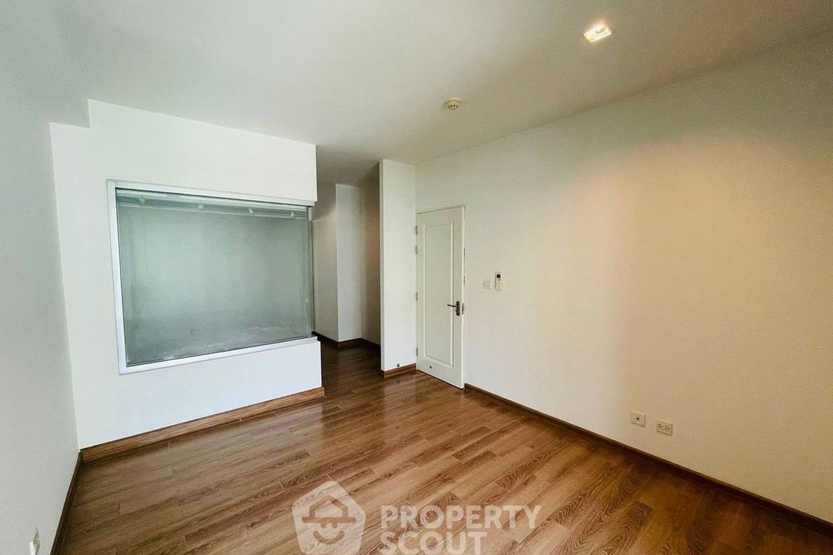 Pathum Wan, Bangkok - Photo 3