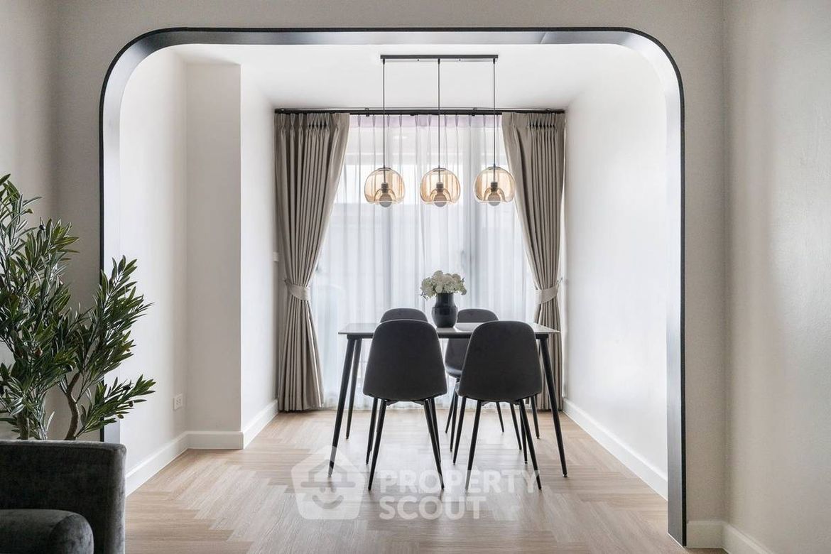 Watthana, Bangkok - Photo 3