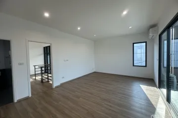 3 Bedroom Office for sale in Khlong Si, Pathum Thani