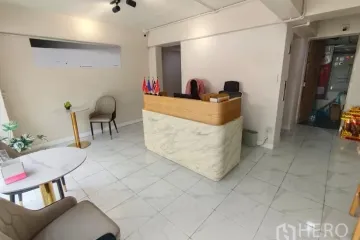 Commercial for rent in Khlong Tan Nuea, Bangkok