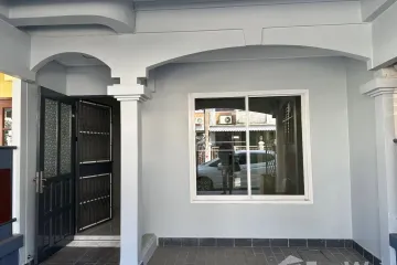 2 Bedroom Townhouse for rent in Chan Kasem, Bangkok near MRT Chankasem