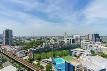 2 Bedroom Condo for sale in The Lofts Ekkamai, Phra Khanong, Bangkok near BTS Ekkamai