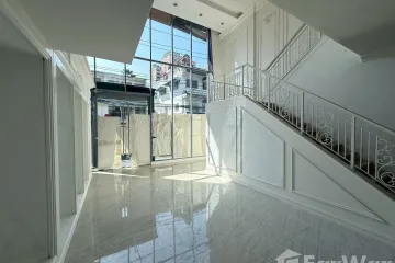 Commercial for rent in The Taste Thong Lor, Khlong Tan Nuea, Bangkok