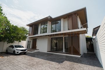 4 Bedroom House for sale in Khlong Tan Nuea, Bangkok
