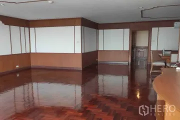 3 Bedroom Apartment for rent in Khlong Tan Nuea, Bangkok