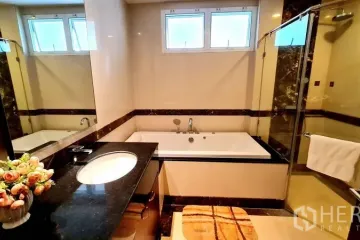 3 Bedroom Apartment for rent in Khlong Tan Nuea, Bangkok