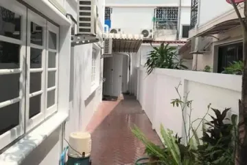 3 Bedroom House for rent in Phra Khanong Nuea, Bangkok