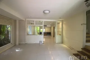 2 Bedroom House for rent in Khlong Tan Nuea, Bangkok