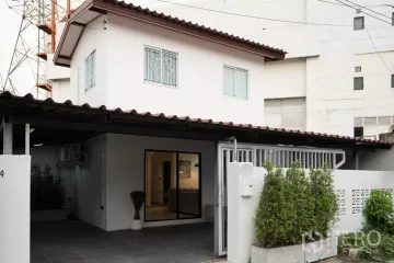 3 Bedroom House for rent in Sam Sen Nok, Bangkok near MRT Huai Khwang