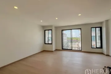 4 Bedroom Townhouse for sale in Baan Klang Muang Rama 9-Ladprao, Wang Thonglang, Bangkok near MRT Lat Phrao 83