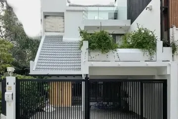 4 Bedroom Townhouse for rent in Khlong Tan Nuea, Bangkok