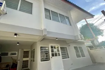 5 Bedroom Townhouse for rent in Sam Sen Nok, Bangkok near MRT Sutthisan